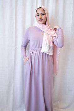 muslim woman wearing a lavender long sleeve maxi dress Shirt Extender, Outfit Hijab Casual, Cap Girl, Lilac Dress, Basic Long Sleeve, Sleeve Maxi Dress, Lilac Purple, Long Sleeve Maxi, Comfortable Dress