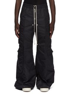 When it comes to making a bold statement in contemporary fashion, the Rick Owens Drkshdw Double Cargo Jumbo Belas Pants stand out as a truly exceptional piece. Available through Acroera, a trusted reseller of Rick Owens, these pants combine unique design with unparalleled functionality. With meticulous attention to detail, these cargo belas present a contemporary silhouette, perfect for those looking to add an edgy touch to their wardrobe. Ideal for any fashion-forward individual, the Rick Owens Rick Owens Archive Fashion, Rick Owens Cargo Pants, Rick Owens Cargo Pants Outfit, Rick Owens Pants Outfit, Drkshdw Outfit, Rick Owens Fit, Rick Owens Pants, Dream Pants, Pants Stand