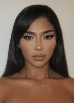 Makeup Ideas With Eyeshadow, Victoria’s Secret Makeup 2000s, Makeup Inspo Full Glam, Makeup Ideas Fancy, Cute Makeup Eye Looks, Makeup For Caramel Skin Tone, Bombshell Makeup Vs, Big Latto Makeup Looks, Vs Angel Makeup Brown Eyes