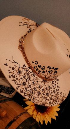 Custom Western Hats For Women, Western Hats For Women Boho, Burnt Felt Hat Design, Burned Hats For Women, Diy Cowgirl Hat Ideas, Burned Hat Design, Felt Hat Burning Designs, Custom Hat Ideas, Cowgirl Summer Outfits