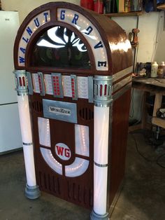 an old fashioned jukebox machine in a garage