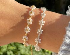 Flowerpower Beaded Bracelet With Glasscrystals / Flower Garden Bead Bracelet - Etsy Handmade White Crystal Bracelet In Flower Shape, Handmade White Crystal Bracelet With Flower Shape, Handmade White Crystal Flower Bracelet, Handmade White Crystal Bracelet Gift, Handmade White Crystal Bracelet For Gift, Trendy Bracelets For Mother's Day, Delicate White Crystal Bracelet Gift, Spring Festival Gift Bracelets With Round Beads, Spring Gift Bracelets With Round Beads