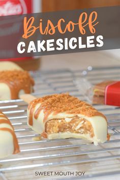 Easy Lotus Biscoff cakesicles (cake pop popsicles) on a stick Cake Pop Summer, Cookies And Cream Cakesicles, S’mores Cakesicles, Cookie Butter Cake Pops, Smores Cakesicles, Cakesicle Filling Ideas, Cakesicle Flavors, Biscoff Cakesicles, How To Make Cakesicles