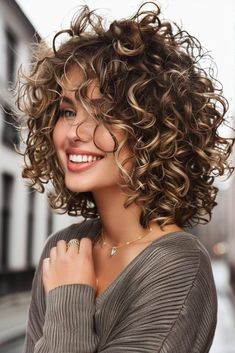 Shoulder Length Body Wave Perm, Permed Hairstyles Medium Fine Hair, Medium Permed Hair, Perm Medium Length Hair, Hairstyles Fall 2024, Curly Medium Haircuts, Large Curl Perm, Haïr Style Medium Hair, Beach Wave Perm Medium