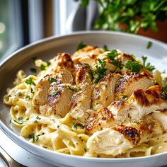 Chicken Alfredo Recipe: Delicious, Creamy, and Easy to Make Pasta Alfredo Con Pollo, Creamy Chicken Carbonara, Homemade Chicken Alfredo, Heavy Cream Recipes, Pasta Beef, Chicken Carbonara Recipe, Alfredo Sauce Recipe Easy, Chicken Pasta Dishes