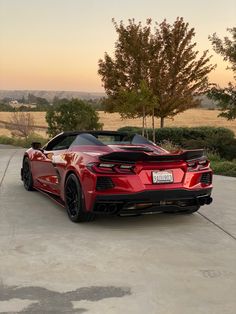 This picture shows my custom painted carbon flash metallic with red mist pin stripe Spoiler and Side Skirts. The spoiler is from Street Hunter and the custom paint job done by American Hydrocarbon. Red Convertible, Red Corvette, Corvette C8, Pimped Out Cars, High End Cars, Corvette Convertible, Cool Car Pictures, Chevy Corvette