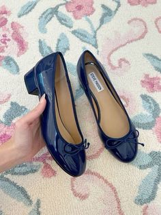 ⋆𐙚₊˚⊹♡ Navy Flats Outfit, Aesthetic Flats, Summer Shoes 2024, Essential Shoes For Women, Flats Aesthetic, Cool Heels, Shoe List, Formal Flats, Shoe Aesthetic