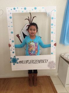 DIY photo frame for a Frozen party Diy Frozen Birthday Party, Cadre Photo Diy, Frozen 3rd Birthday, Elsa Party, Diy Photo Frame, Elsa Birthday Party, Frozen Birthday Theme, Frozen Kids