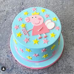 a peppa pig cake with stars on top