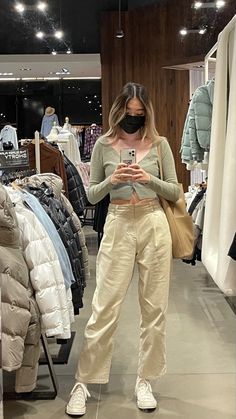 Sage Pants Outfit, Celana Khaki, Cream Jeans Outfit, Beige Jeans Outfit, Cream Wide Leg Pants, Cream Pants Outfit, Beige Pants Outfit, Wide Pants Outfit, Denim Pants Outfit