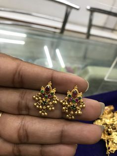 Daily Wear Studs Gold Indian, Chandini Earrings Gold, Simple Ear Rings, Black Beads Ear Rings Gold, Ear Rings Gold Indian, Dailyware Earrings Gold, Daily Wear Earrings Gold Indian, Gold Earrings Designs For Daily Use, Daily Use Gold Earrings Indian