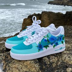 Custom Forces, Cool Nike Shoes, Decorate Shoes, Custom Sneakers Diy, Custom Shoes Diy, Nike Shoes Air Force, Nike Fashion Shoes, Preppy Shoes, Pretty Shoes Sneakers