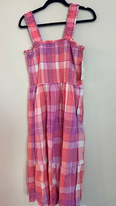 New with tags Time and Tru dress ruched top that offers plenty of stretch and pockets. The tag reads L (12-14). Measurements: L 48" B 34" W 38" H 34" 52% Cotton 47% Rayon Sleeveless Plaid Dress With Pockets, Casual Fitted Pleated Sundress, Casual Stretch Pleated Dresses, Casual Plaid Ruched Dress, Casual Ruched Plaid Dresses, Casual Plaid Dresses With Pockets, Fitted Spring Sundress With Pockets, Spring Fitted Sundress With Pockets, Fitted Sundress With Pockets For Spring