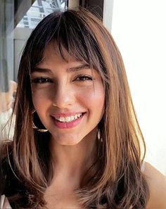 Fringe Bangs, School Materials, French Hair, Jewelry Accessories Ideas, Womens Soccer, Great Hair, Turkish Actors, Beauty Inspiration