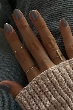 Nail Polish Colors Winter 2024, Nails 2024 Trends Winter, Winter Colors Nails, 2024 Nail Trends Winter, Subtle Winter Nails, Grey Nails Ideas, Winter Nail Colours, Nails Popular