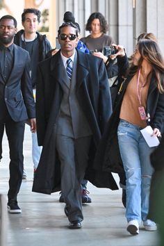 ASAP rocky court fit Asap Rocky Best Outfits, Asap Rocky In Suit, Asap Rocky Suit Outfit, Asap Rocky Trench Coat, Asap Rocky Fashion Aesthetic, Asap Rocky Formal Outfits, Rappers In Suits, Asap Rocky Outfits Style, Asap Rocky Street Style