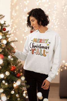 "Merry Christmas Yall Sweatshirt | Western Christmas Sweater | Merry Christmas Sweatshirt | Christmas Sweat | Cowgirl Christmas Sweatshirt ⭐ABOUT PRODUCT ⭐ Celebrate Christmas in style with our 'Merry Christmas Yall' sweatshirt! It is made with a blend of 50% polyester and 50% cotton, which makes it soft, comfortable and perfect to keep you warm during the holidays. Available in different sizes, it is the ideal garment to add a touch of Christmas joy to your outfit. Make this Christmas even more Merry Christmas Yall, Xmas Jumpers, Sweatshirt Christmas, Plaid Christmas, Holiday Gathering, Holly Jolly, Look Plus, Retro Christmas, Christmas Sweatshirts