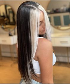 Black And Blonde Hair Ideas, Brunette Hair With Money Piece, Pelo Color Vino, Highlights On Dark Hair, Hair With Money Piece, Ash Blonde Hair Balayage, Blonde Hair Ideas