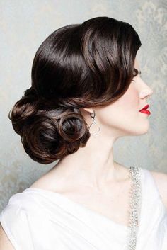 vintage wedding hairstyles volume low bun on dark hair vivian makeup artist Side Chignon, Sanggul Modern, Wedding Hair Side, Sleek Updo, Gatsby Style