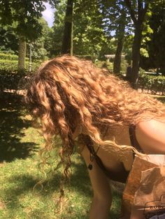 Sun In Hair, Maxi Dress Summer Casual, Sol Aesthetic, Women Maxi Dresses Summer, Dress Summer Casual, Brown Curls, Maxi Dress Summer, Maxi Dresses For Women, Peinados Fáciles Para Cabello Corto