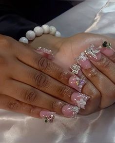 𝒩𝘪𝘤𝘬𝘪𝘴𝘱𝘪𝘯𝘬𝘱𝘳𝘪𝘯𝘵 French Tip With Gems, Unique Acrylic Nail Designs, Cute Short Nails, Retro Nails