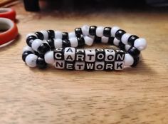 NOT MY IMAGE but this is so awesome Kandi Cuff Ideas, Kandi Tutorial, Pulseras Kandi, Kandi Cuff Patterns, Kandi Inspo, Kandi Kid, Kandi Ideas, Hello Kitty Crafts