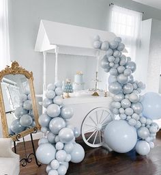 balloons are arranged in the shape of a horse drawn carriage