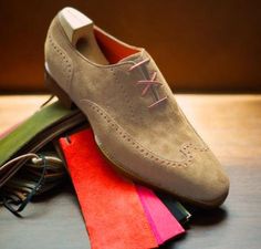 Wing Tip Shoes, Sandal Kulit, Shoes Formal, Gentleman Shoes, Oxford Brogues, Suede Oxfords, Brown Shoes, London Town, Best Sneakers