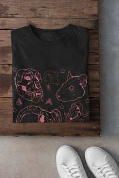 Thanks for stopping by! Animals, Skulls and Bugs T-shirt Printed on a super soft, cotton tee Dispatched in 5 working days or sooner Unisex Free UK delivery Material: 100% ringspun cotton. Chest (to fit): S  34/36   M  38   L  40/42   XL  44/46   XXL  48/50 ECO-FRIENDLY Each garment is made to order, reducing extra material and energy that would be otherwise wasted We use DTG printing process which is easier on the environment than screen-printing Our ink is bright and also eco-friendly. Do not t Grunge Skull Print T-shirt With Relaxed Fit, Cotton Grunge T-shirt With Skull Print, Alternative Short Sleeve T-shirt With Skull Print, Spooky Black T-shirt With Skull Print, Edgy Cotton T-shirt With Skull Print, Mall Goth, Dark Cottagecore, Skull Tshirt, Grunge Outfits