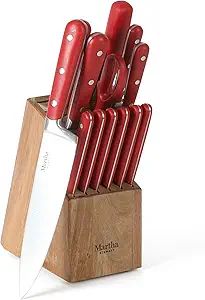 there are many knives that are in the holder