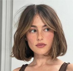 Brown Bob Haircut With Highlights, Redhead Bob Haircut, 90sbob Haircut, Short Haircuts For Square Face Shape, Short Mousy Brown Hair, Light Brown Bob With Bangs, Bob On Oval Face, Short Haircut For Long Face Shape, Light Brown Hair Bob