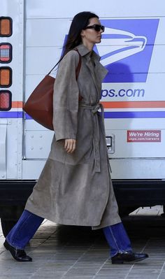 White Raincoat Outfit, Kendall Jenner Street Style, Kendall Jenner Outfits, Fashion Fits, 가을 패션, Minimal Fashion, Kendall Jenner, Colorful Fashion, Cute Fashion