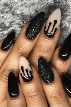 unique halloween nails Spooky Nail Designs, Spooky Nail, Halloween Nail Art Ideas, Halloween Nail Ideas, Gel Pedicure, Get Ready For Halloween, Ready For Halloween, Halloween Nail Art, Halloween Nail