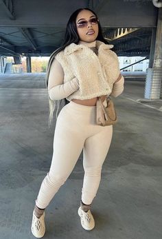 Skims Outfit Black Women Winter, Baddie Chill Fall Outfits, Mall Run Outfit, Chicago Winter Outfits Black Women, Chic Fall Outfits Black Women, Baddie New York Outfits, Baddie Fall Outfits 2023, Cute Everyday Outfits Fall 2023, Snow Outfits For Black Women