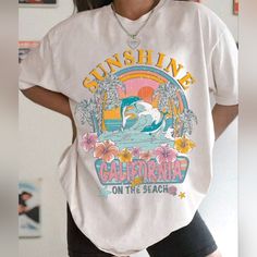 California Women's Tee Never Worn Brand New Spring Beach Top With Front Print, Spring Beach Tops With Front Print, Spring Beach Shirt With Text Print, Cute Oversized Shirts, School Appropriate Outfits, Clothing Aesthetic, Oversized T Shirts, School Clothes, Light Knit