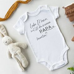 Marriage proposal baby bodysuit - make a proposal idea: Hello, dear mom, do you want to marry my dad? This white baby bodysuit with a sweet and humorous print is not only a cute romper, but also a special token of love and a unique idea for proposing marriage. With this personalized gift you can show your partner and friend how much you love them and how important they are to you and your baby. ★★Advantages★★ * Unique marriage proposal gift for mom * Cute and humorous baby bodysuit for special o White Letter Print Bodysuit As Gift, White Onesie For Mother's Day Gift, Mother's Day Gift White Onesie, Proof Of Love, Baby Mom, Marriage Proposal, Great Gifts For Women, Dear Mom, Proposal Gifts