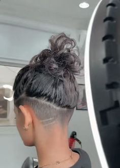 Undercut Hairstyles Long Hair, Womens Undercut, Female Undercut Long Hair, Hairstyles Long Hair, Undercut Hairstyles Women, Curly Undercut