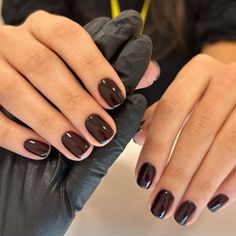 25 Fabulous Short Gel Nail Designs For Every Occasion Short Gel Nails Black, Kutek Disney, Nagellack Trends, Nagel Tips, Business Savvy, Smink Inspiration, Makijaż Smokey Eye