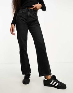 Petite jeans by ASOS DESIGN Serving straight-up style Slim from waist to mid thigh ​ Straight leg​ Mid rise Button fly Five pockets Maxi Dresses Fall, Asos Petite, Spring Floral Dress, Wide Jeans, Jumpsuit Shorts Rompers, Long Black Dress, Plus Size Skirts, Satin Slip Dress, Petite Jeans