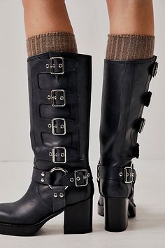 Leather Shoes Brand, Upcoming Fashion Trends, Black Moto Boots, Engineer Boots, Trendy Boots, Paris Vintage, Trending Boots, Shoe Inspo, Chunky Block Heels