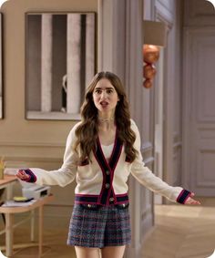 Emily In Paris Style, ليلي كولينز, Emily In Paris Fashion, Paris Outfit Ideas, Emily In Paris Outfits, Lily Collins Style, Tweed Shorts, Emily In Paris