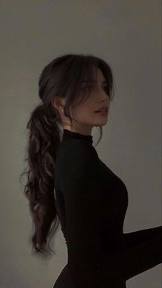 Dark Hair Aesthetic, Juliette Ferrars, Straight Black Hair, Photographie Portrait Inspiration, All Hairstyles, Peinados Recogidos, Female Hair, Haircuts Straight Hair, Hair Dye Colors