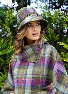 Mucros Clodagh Hat can be worn turned up or down. Tweed Hat, Irish Fashion, Aran Sweater, Cold Season, Wool Hat, Wool Scarf