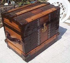 an old trunk is sitting on the ground