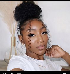 Updo Cabello Natural, Afro Hair Bun, Black Hair Bun, Curly Bun Hairstyles, Natural Hair Bun Styles, Curly Bun, Sleek Ponytail Hairstyles, Black Ponytail Hairstyles, Braided Bun Hairstyles