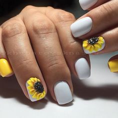 МАНИКЮР Sunflower Nail Art, Yellow Nail Art, Sunflower Nails, Valentine Nails, Flower Nail Designs, Her Nails, Disney Nails, White Nail, Summer Nails Colors