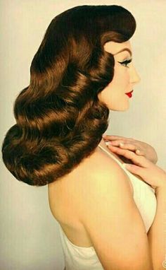 1940s Hairstyles For Long Hair, Slim Your Face, Old Hollywood Hair, 40s Hairstyles, 1950s Hairstyles, Vintage Curls, 50s Hairstyles, Glamour Hair