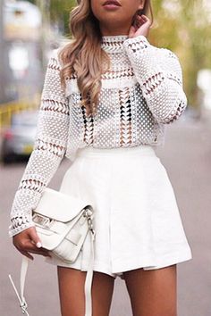 Apportez l'attention sur ce chemisier, c'est à la mode et le style sexy, il assure tous les yeux sur vous quand vous en elle. Il est orné de col rond, de manches longues, de dentelle et de design creux. [*]] [Détails du produit Peplum Tops, White Lace Blouse, Kitenge, Looks Street Style, Heidi Klum, Looks Style, Lace Blouse