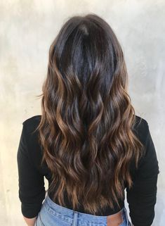 Cold Brew Hair Color Is Trending For Fall 2018 Cold Brew Hair Color, Cold Brew Hair, Brunette Ideas, Black Hair With Brown Highlights, Dimensional Brunette, Brown Ombre Hair, Hair Idea, Brown Hair Balayage