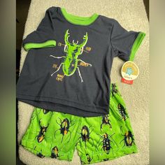 Insect / Beetle Short Pjs Size 18months Cute Green Bedtime Set, Coraline Pajamas, Toddler Christmas Pajamas, Short Pjs, Santa Pajamas, Cute Pajama Sets, Footie Pajama, Dog Pajamas, Carters Girl